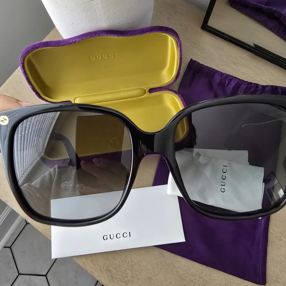 NEW- Gucci Black Sunglasses with Case GG0022S - Picture 6 of 7